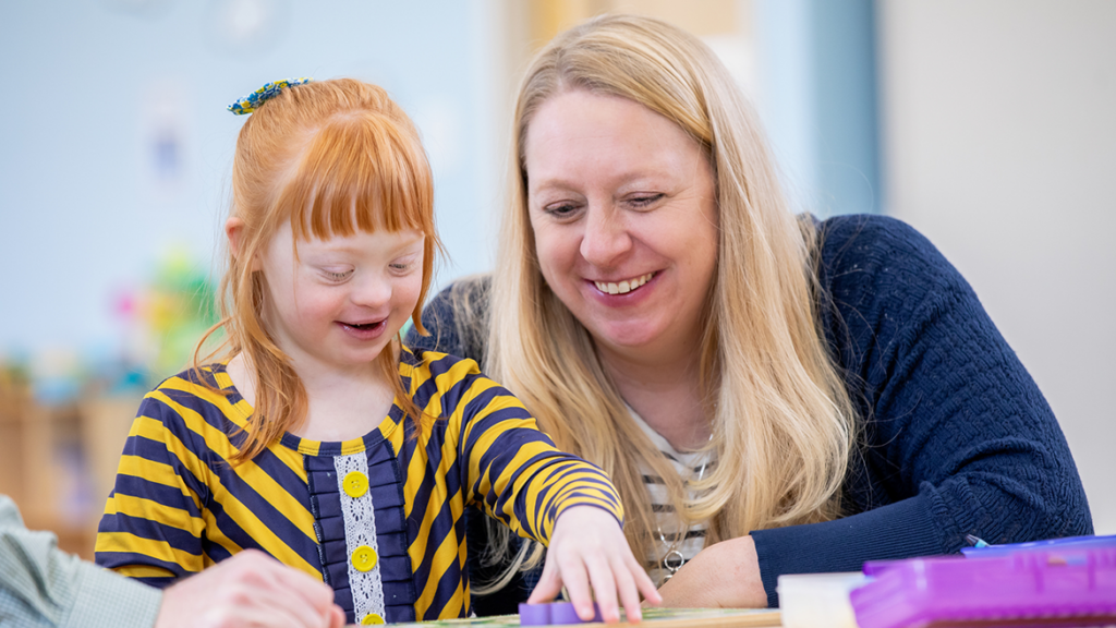 Nieuwe AZW-longread: Werkdruk verklaart werkbeleving in zorg en welzijn maar deels